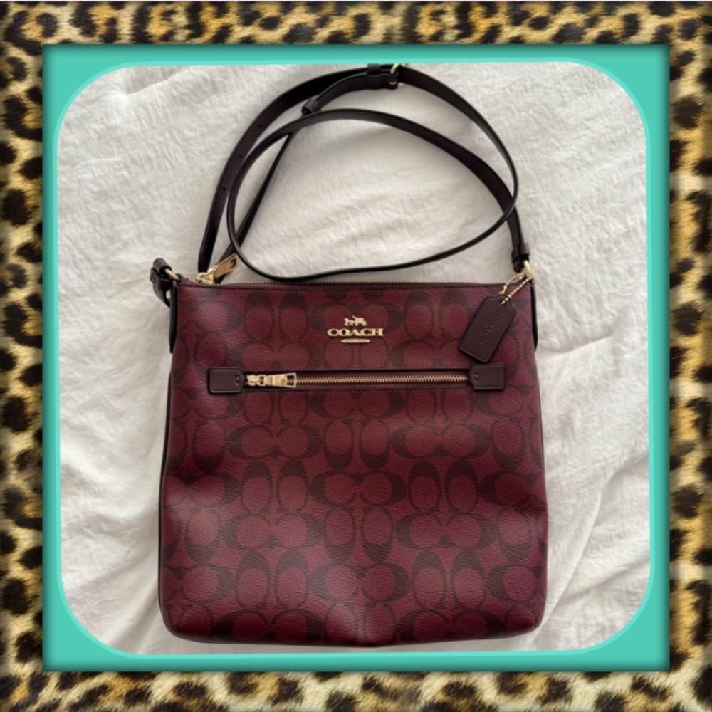 👑✅PRICE FIRM✅ Rare COACH File Rowen Burgundy Monogram Crossbody Bag. NWOT.